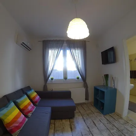 דירה Dinda Apartman שיופוק